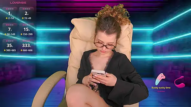 Snapshot of YesPussyClover chatting on 6, 3, 2025 YesPussyClover online show from 6, 3, 2025