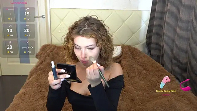 Snapshot of YesPussyClover chatting on 9, 9, 2025 YesPussyClover online show from 9, 9, 2025