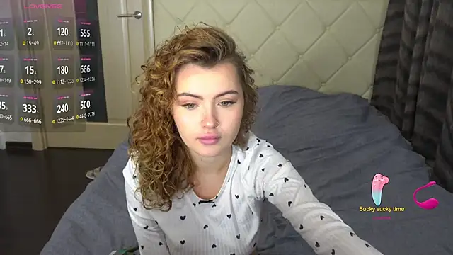 Snapshot of YesPussyClover chatting on 12, 10, 2025 YesPussyClover online show from 12, 10, 2025