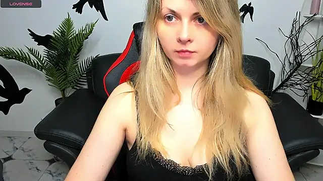 Snapshot of SmilingEmily_ chatting on 6, 12, 2024 SmilingEmily online show from 6, 12, 2024