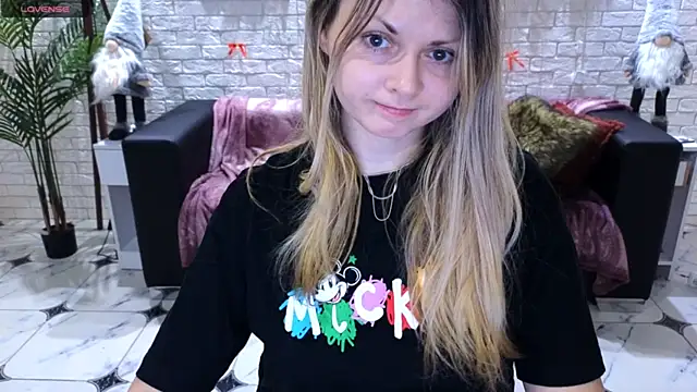 Snapshot of SmilingEmily_ chatting on 24, 12, 2024 SmilingEmily online show from 24, 12, 2024