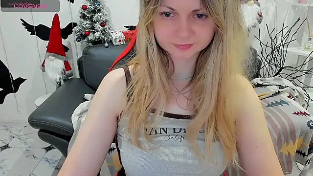 Snapshot of SmilingEmily_ chatting on 6, 1, 2025 SmilingEmily online show from 6, 1, 2025