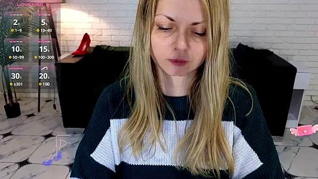 Snapshot of SmilingEmily_ chatting on 4, 3, 2025 SmilingEmily online show from 4, 3, 2025
