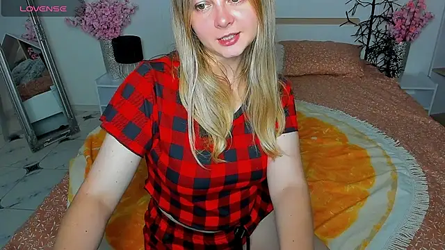 Snapshot of SmilingEmily_ chatting on 29, 9, 2025 SmilingEmily online show from 29, 9, 2025