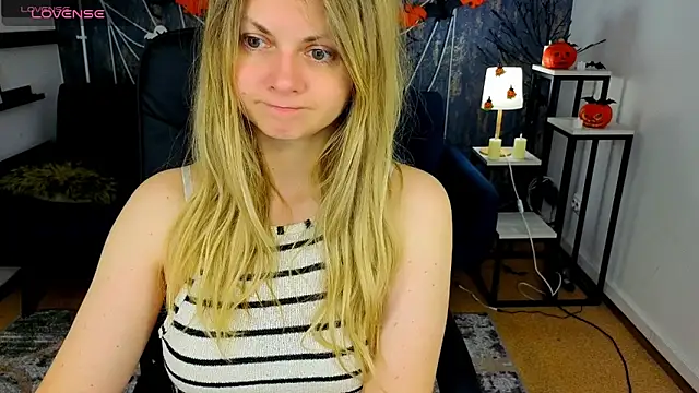 Snapshot of SmilingEmily_ chatting on 20, 10, 2025 SmilingEmily online show from 20, 10, 2025