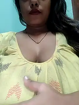 Snapshot of sexyindi_couple chatting on 21, 12, 2024 sexyindi couple online show from 21, 12, 2024