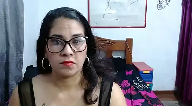 Snapshot of Mistresskloe01 chatting on 6, 12, 2024 Mistresskloe01 online show from 6, 12, 2024