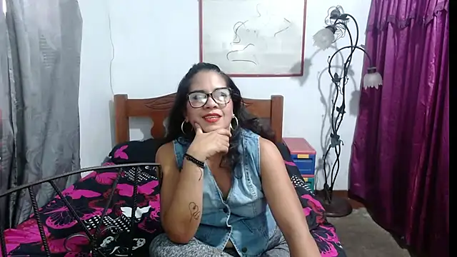 Snapshot of Mistresskloe01 chatting on 14, 3, 2025 Mistresskloe01 online show from 14, 3, 2025