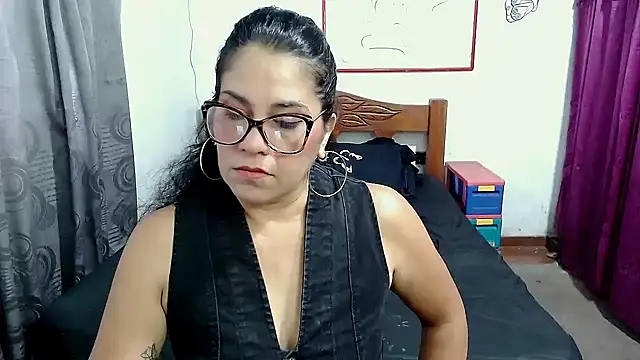 Snapshot of Mistresskloe01 chatting on 12, 9, 2025 Mistresskloe01 online show from 12, 9, 2025