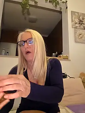 Snapshot of kikkastar chatting on 3, 3, 2025 kikkastar online show from 3, 3, 2025