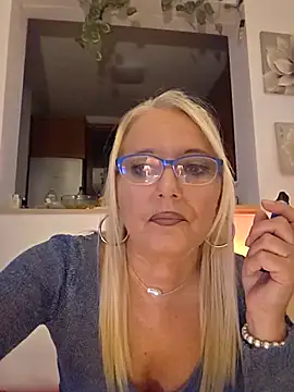 Snapshot of kikkastar chatting on 8, 10, 2025 kikkastar online show from 8, 10, 2025