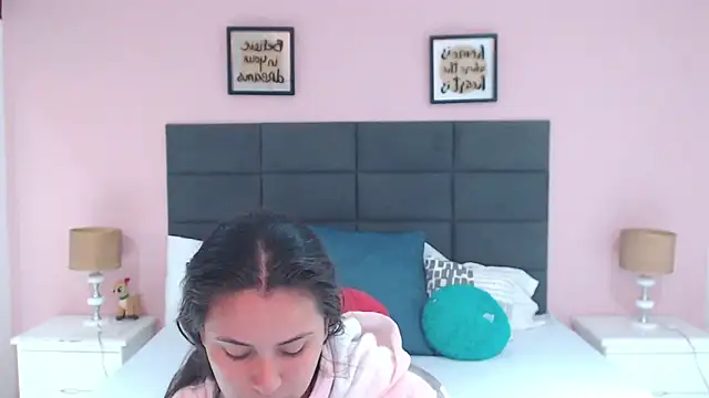 MadisonJenner online show from 27, 12, 2024