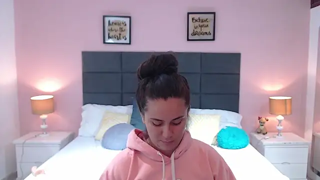 Snapshot of MadisonJenner chatting on 7, 2, 2025 MadisonJenner online show from 7, 2, 2025