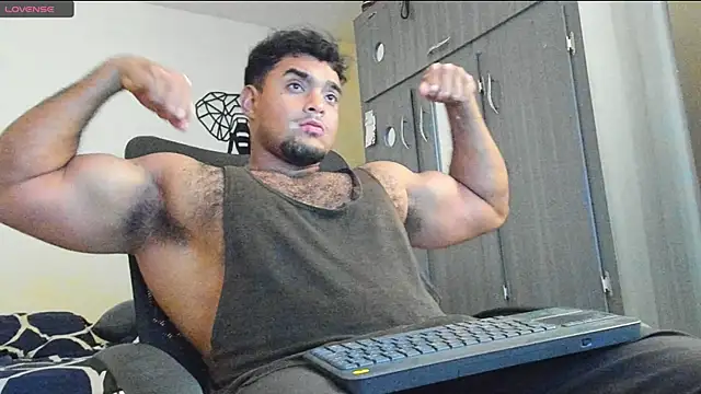 Snapshot of Big_furry_bear13 chatting on 14, 12, 2024 Big furry bear13 online show from 14, 12, 2024