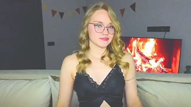 Snapshot of Aurora_Golden1 chatting on 7, 12, 2024 Aurora Golden1 online show from 7, 12, 2024