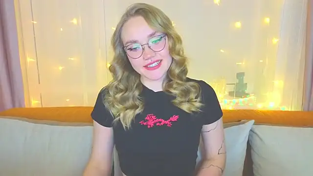 Snapshot of Aurora_Golden1 chatting on 4, 2, 2025 Aurora Golden1 online show from 4, 2, 2025