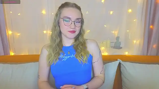Snapshot of Aurora_Golden1 chatting on 7, 3, 2025 Aurora Golden1 online show from 7, 3, 2025