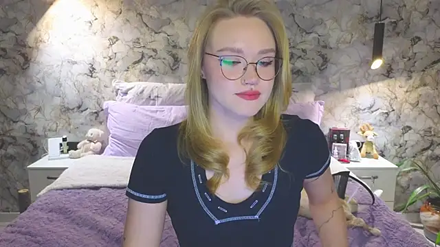 Snapshot of Aurora_Golden1 chatting on 20, 10, 2025 Aurora Golden1 online show from 20, 10, 2025