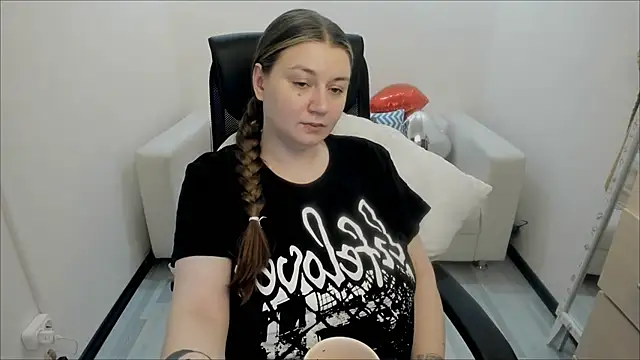 AlisaBacker online show from 25, 2, 2025