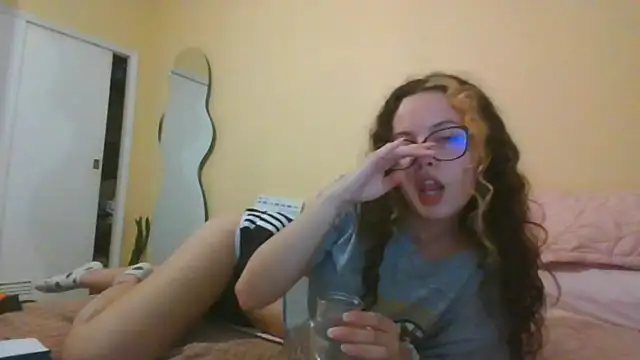 Snapshot of frikigyal chatting on 19, 1, 2025 frikigyal online show from 19, 1, 2025