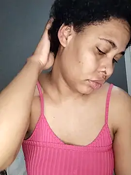 Snapshot of Su_Duarte_1 chatting on 18, 9, 2025 Su Duarte 1 online show from 18, 9, 2025