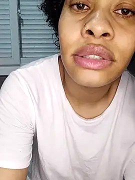 Snapshot of Su_Duarte_1 chatting on 16, 11, 2025 Su Duarte 1 online show from 16, 11, 2025