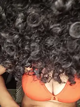 Snapshot of Su_Duarte_1 chatting on 22, 12, 2025 Su Duarte 1 online show from 22, 12, 2025