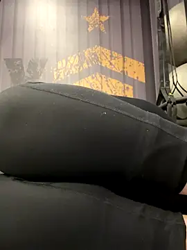 Snapshot of amooraaamoon chatting on 21, 9, 2025 amooraaamoon online show from 21, 9, 2025