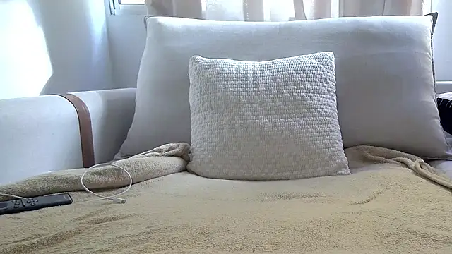 Snapshot of amooraaamoon chatting on 27, 9, 2025 amooraaamoon online show from 27, 9, 2025