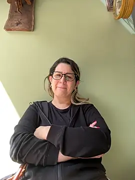 Snapshot of amooraaamoon chatting on 23, 10, 2025 amooraaamoon online show from 23, 10, 2025