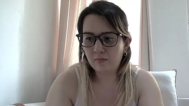 Snapshot of amooraaamoon chatting on 1, 11, 2025 amooraaamoon online show from 1, 11, 2025