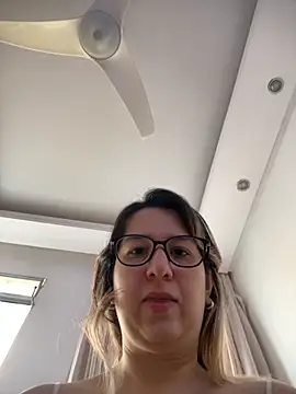 Snapshot of amooraaamoon chatting on 3, 11, 2025 amooraaamoon online show from 3, 11, 2025