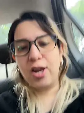 Snapshot of amooraaamoon chatting on 4, 11, 2025 amooraaamoon online show from 4, 11, 2025