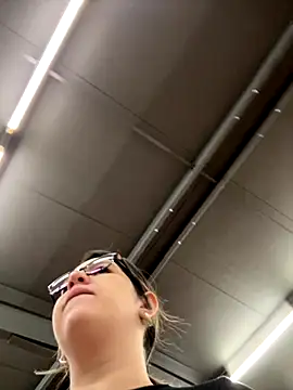 Snapshot of amooraaamoon chatting on 8, 1, 2026 amooraaamoon online show from 8, 1, 2026