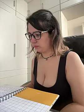 Snapshot of amooraaamoon chatting on 21, 2, 2026 amooraaamoon online show from 21, 2, 2026