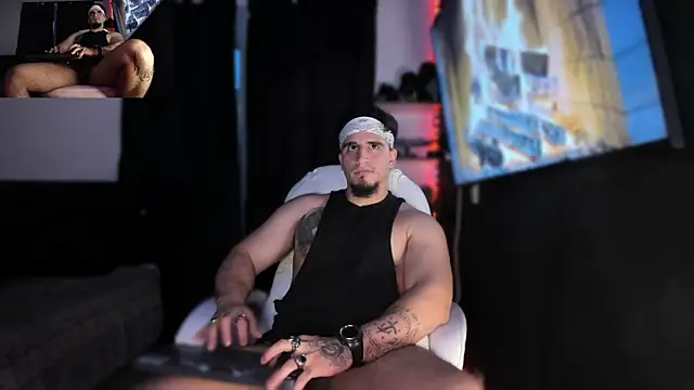 Snapshot of kingbear777 chatting on 22, 12, 2024 kingbear777 online show from 22, 12, 2024