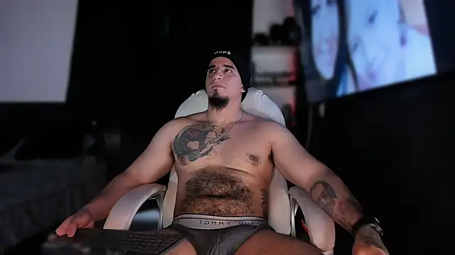 Snapshot of kingbear777 chatting on 24, 12, 2024 kingbear777 online show from 24, 12, 2024