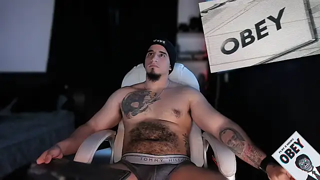 Snapshot of kingbear777 chatting on 2, 2, 2025 kingbear777 online show from 2, 2, 2025