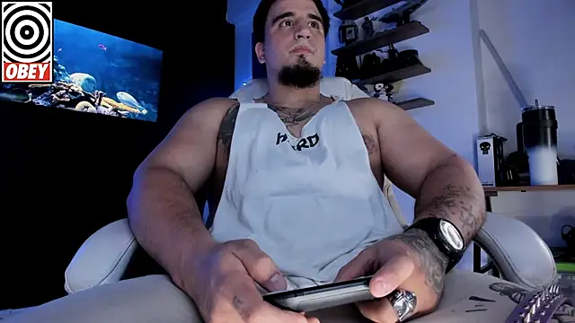 Snapshot of kingbear777 chatting on 28, 9, 2025 kingbear777 online show from 28, 9, 2025