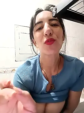 Snapshot of christine-x chatting on 22, 4, 2026 christine-x online show from 22, 4, 2026