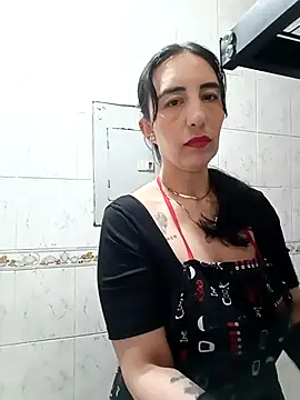 Snapshot of christine-x chatting on 8, 5, 2026 christine-x online show from 8, 5, 2026