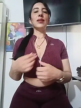 Snapshot of christine-x chatting on 16, 5, 2026 christine-x online show from 16, 5, 2026