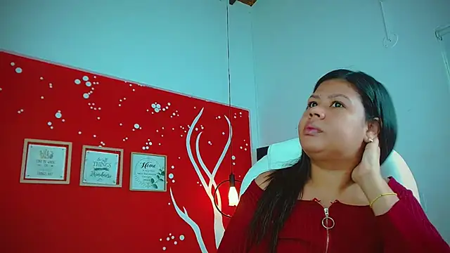 Snapshot of KeyshaRous chatting on 11, 12, 2024 KeyshaRous online show from 11, 12, 2024