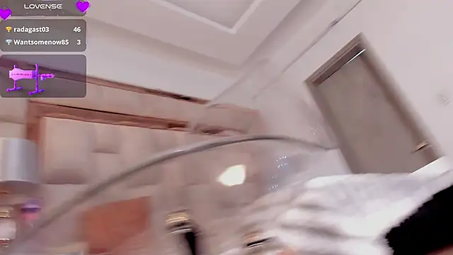 Snapshot of AnnWeltt chatting on 7, 12, 2024 AnnWeltt online show from 7, 12, 2024