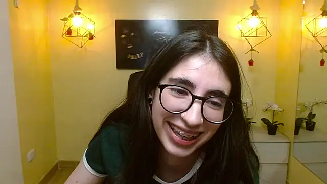 Snapshot of LenaRoses chatting on 5, 3, 2025 LenaRoses online show from 5, 3, 2025