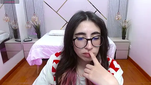 Snapshot of LenaRoses chatting on 8, 9, 2025 LenaRoses online show from 8, 9, 2025