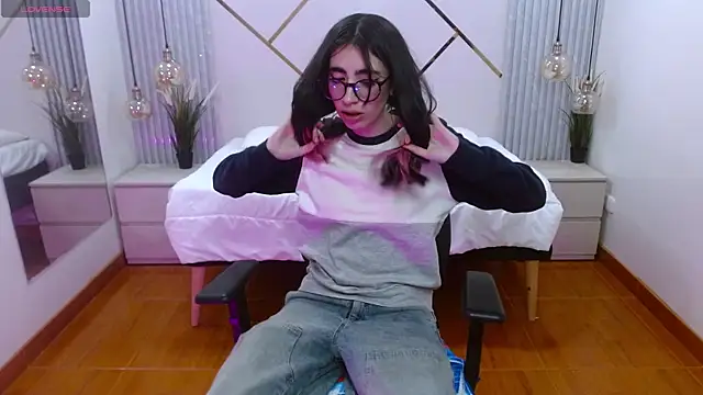 Snapshot of LenaRoses chatting on 7, 10, 2025 LenaRoses online show from 7, 10, 2025