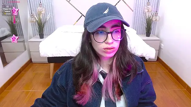 Snapshot of LenaRoses chatting on 8, 11, 2025 LenaRoses online show from 8, 11, 2025