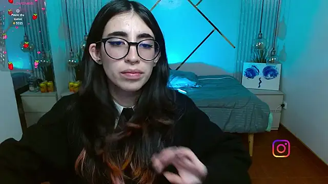 Snapshot of LenaRoses chatting on 1, 7, 2026 LenaRoses online show from 1, 7, 2026