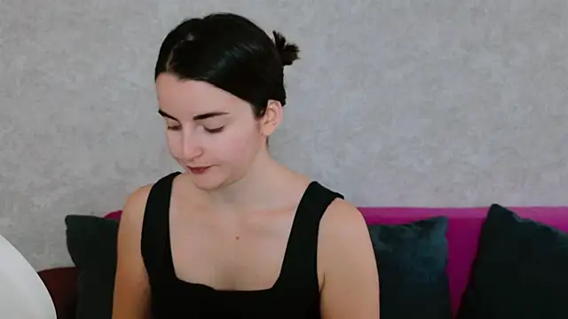 Miss Arwen online show from 6, 11, 2025